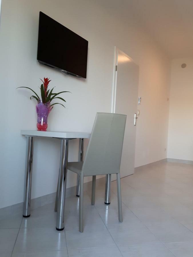 Apartments Nika Trogir Exterior photo