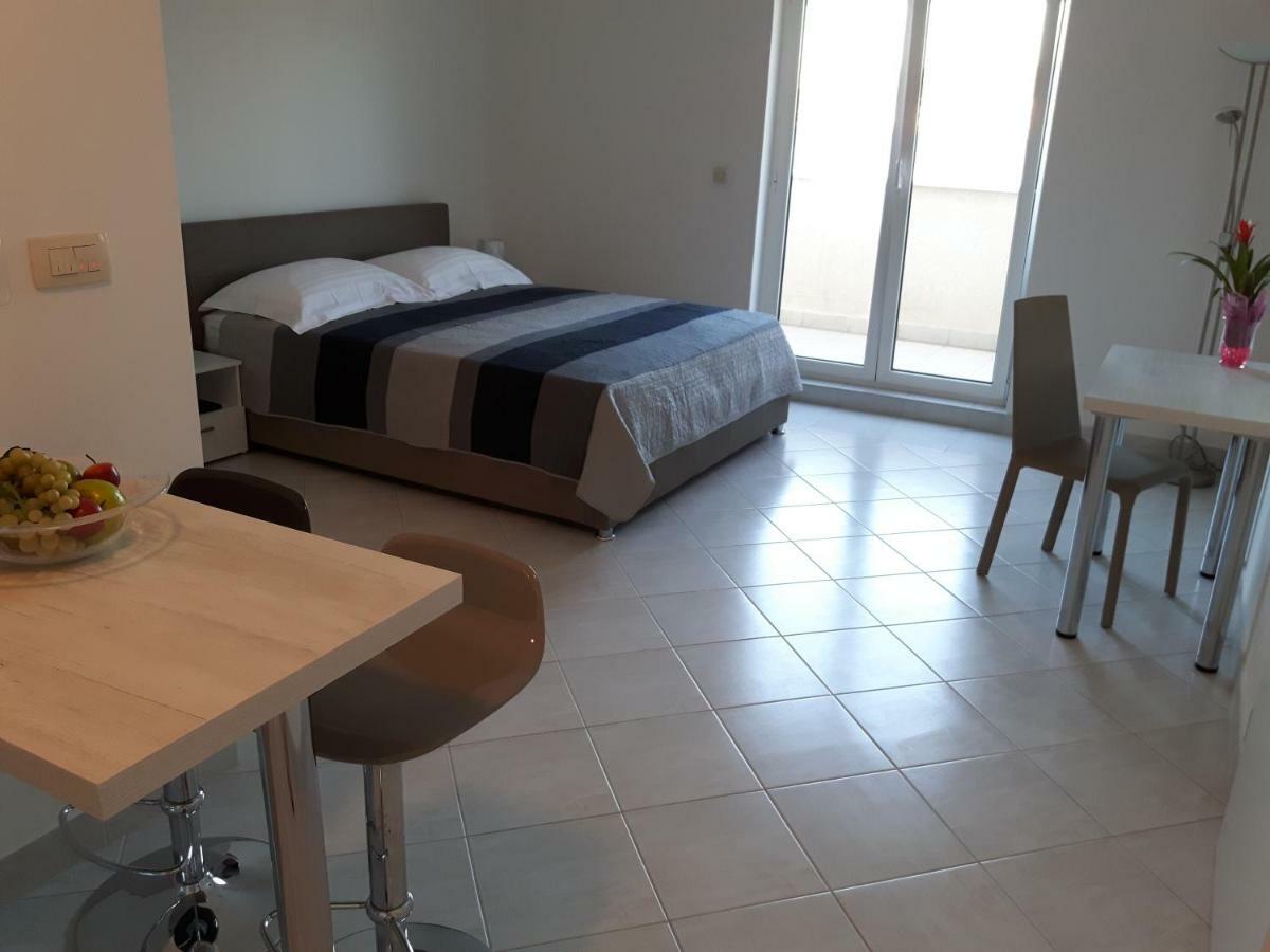 Apartments Nika Trogir Exterior photo