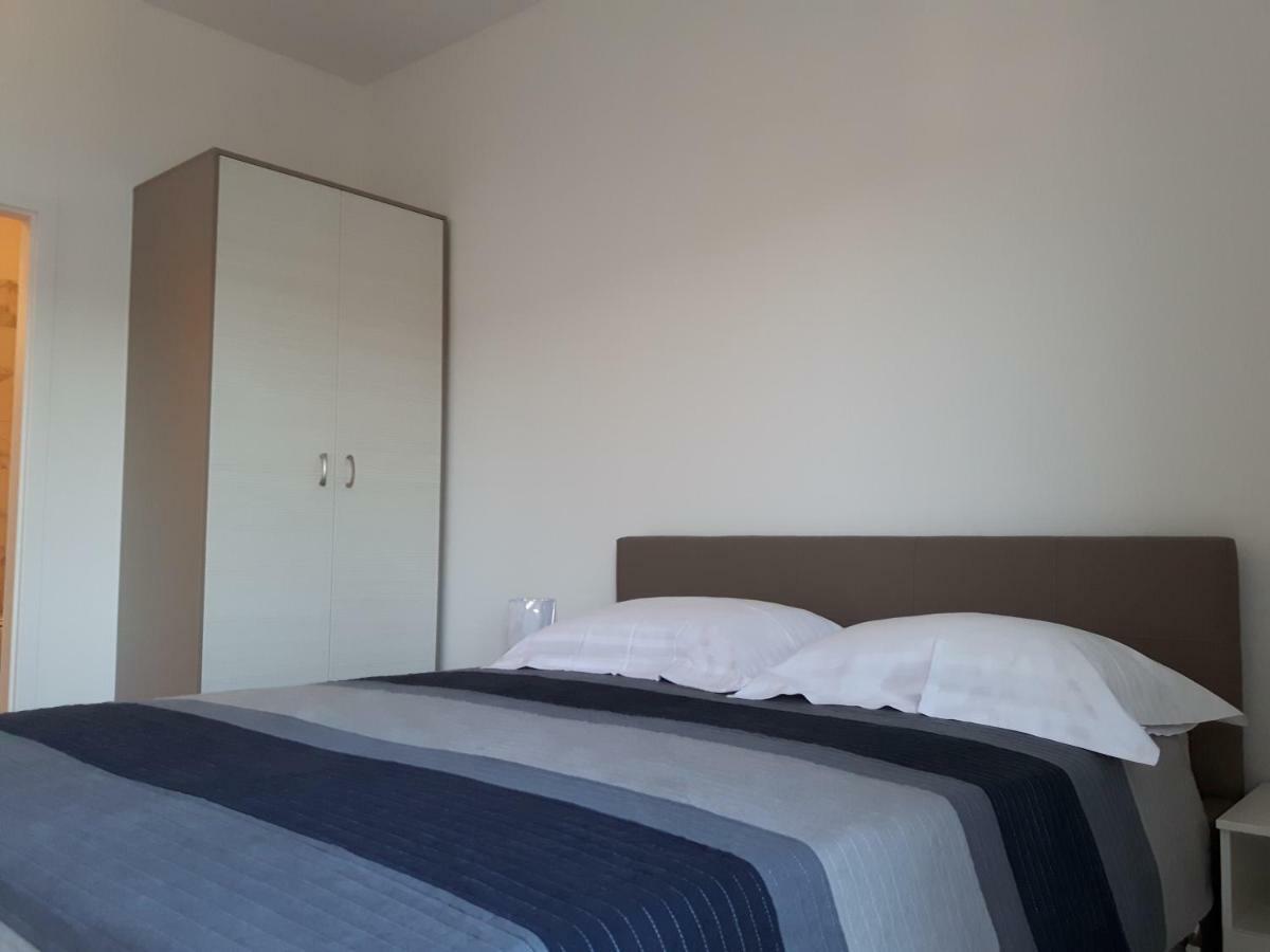 Apartments Nika Trogir Exterior photo