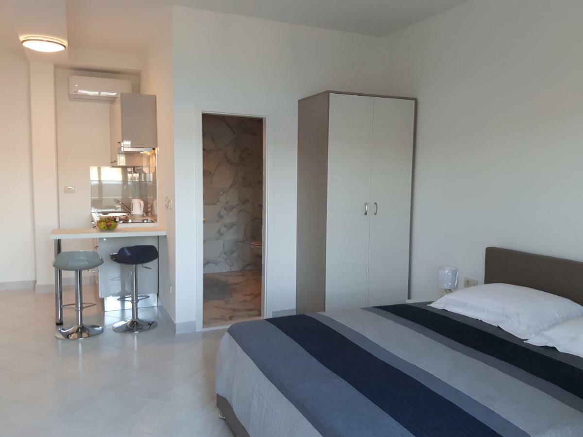 Apartments Nika Trogir Exterior photo
